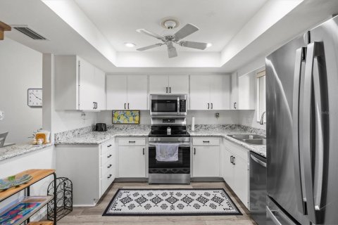 Condo in Bradenton, Florida, 2 bedrooms  № 1718810 - photo 8
