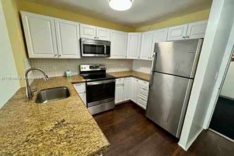 Copropriété à vendre à Lauderhill, Floride: 2 chambres, 88.26 m2 № 1979642 - photo 1