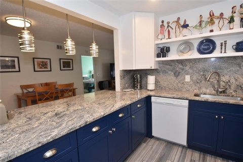 Снять в аренду кондоминиум в Сарасота, Флорида 5 комнат, 120.87м2, № 484861 - фото 5