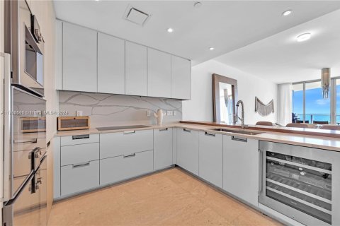Condominio en venta en Sunny Isles Beach, Florida, 2 dormitorios, 134.43 m2 № 1694241 - foto 15