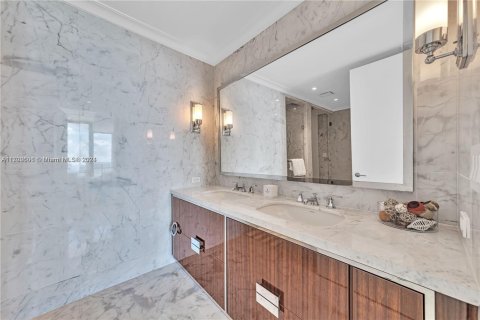 Condominio en venta en Sunny Isles Beach, Florida, 2 dormitorios, 134.43 m2 № 1694241 - foto 23