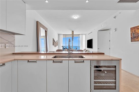 Condominio en venta en Sunny Isles Beach, Florida, 2 dormitorios, 134.43 m2 № 1694241 - foto 14
