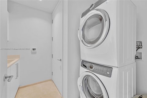Condominio en venta en Sunny Isles Beach, Florida, 2 dormitorios, 134.43 m2 № 1694241 - foto 6
