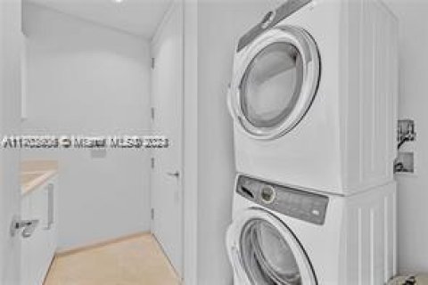Condominio en venta en Sunny Isles Beach, Florida, 2 dormitorios, 134.43 m2 № 1694241 - foto 4