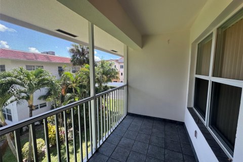 Condominio en alquiler en Fort Lauderdale, Florida, 1 dormitorio, 72 m2 № 1104330 - foto 1