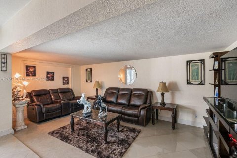 Casa en venta en Pompano Beach, Florida, 3 dormitorios, 129.13 m2 № 1860715 - foto 7