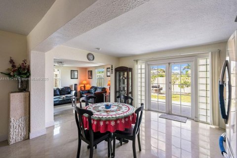 Casa en venta en Pompano Beach, Florida, 3 dormitorios, 129.13 m2 № 1860715 - foto 10