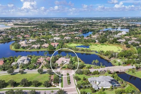 House in Lakewood Ranch, Florida 4 bedrooms, 369.57 sq.m. № 1919239 - photo 4