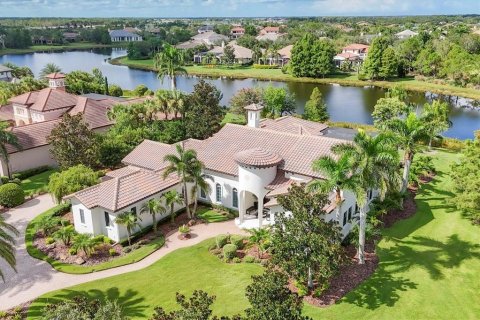 House in Lakewood Ranch, Florida 4 bedrooms, 369.57 sq.m. № 1919239 - photo 1
