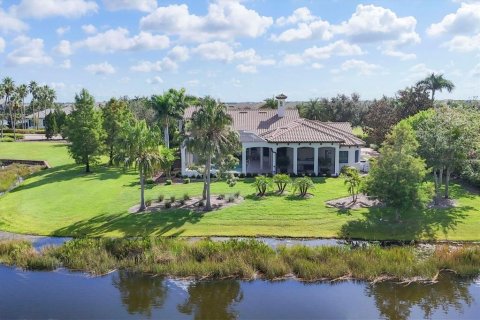 House in Lakewood Ranch, Florida 4 bedrooms, 369.57 sq.m. № 1919239 - photo 6