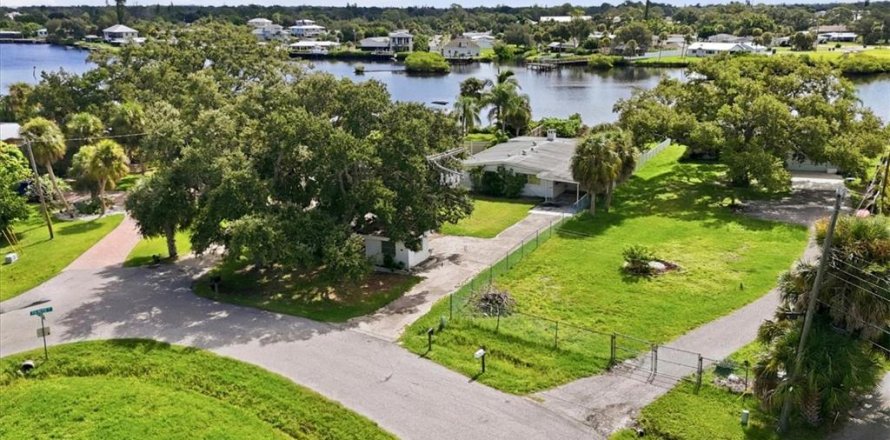 Terreno en Nokomis, Florida № 2356267