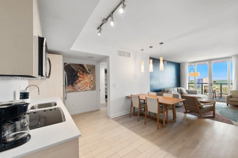 Condominio en venta en Hallandale Beach, Florida, 2 dormitorios, 95.5 m2 № 1930088 - foto 16