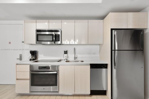 Condominio en venta en Hallandale Beach, Florida, 2 dormitorios, 95.5 m2 № 1930088 - foto 17