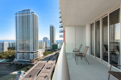 Condominio en venta en Hallandale Beach, Florida, 2 dormitorios, 95.5 m2 № 1930088 - foto 5