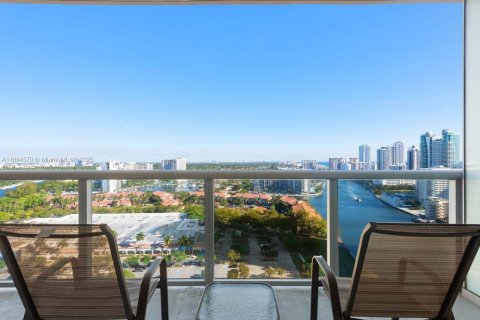 Condominio en venta en Hallandale Beach, Florida, 2 dormitorios, 95.5 m2 № 1930088 - foto 4