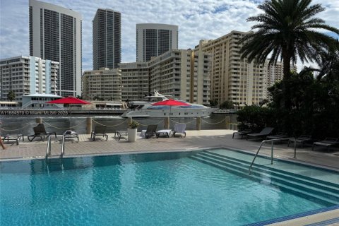 Condominio en venta en Hallandale Beach, Florida, 2 dormitorios, 95.5 m2 № 1930088 - foto 27
