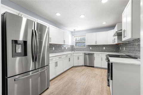 Condo in Leesburg, Florida, 3 bedrooms  № 2236106 - photo 14