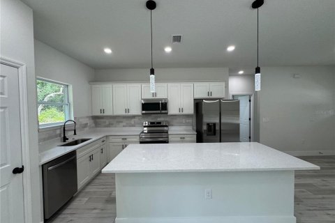 House in Citrus Springs, Florida 3 bedrooms, 127.83 sq.m. № 2201983 - photo 15