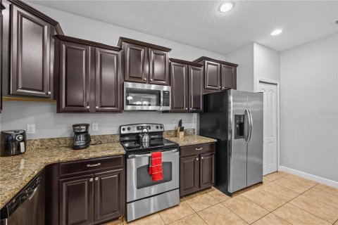 House in Davenport, Florida 6 bedrooms, 321.91 sq.m. № 2128271 - photo 12