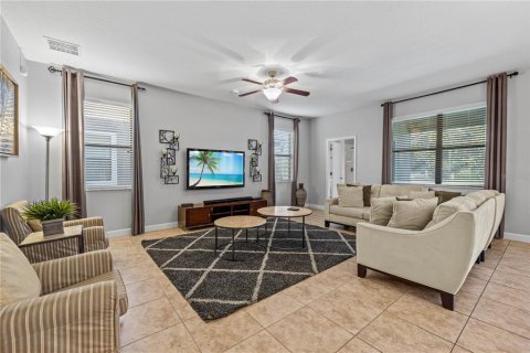 House in Davenport, Florida 6 bedrooms, 321.91 sq.m. № 2128271 - photo 6