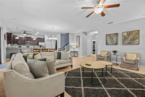 House in Davenport, Florida 6 bedrooms, 321.91 sq.m. № 2128271 - photo 8