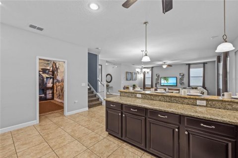 House in Davenport, Florida 6 bedrooms, 321.91 sq.m. № 2128271 - photo 11