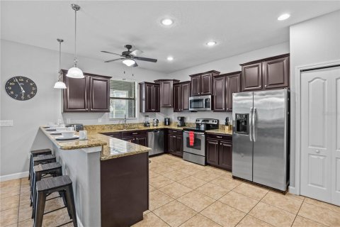 House in Davenport, Florida 6 bedrooms, 321.91 sq.m. № 2128271 - photo 13