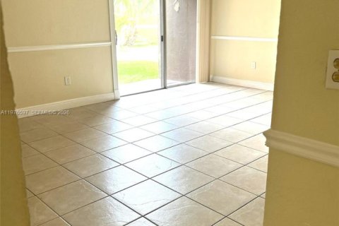 Купить кондоминиум в Майами, Флорида 1 спальня, 70.61м2, № 2050991 - фото 4