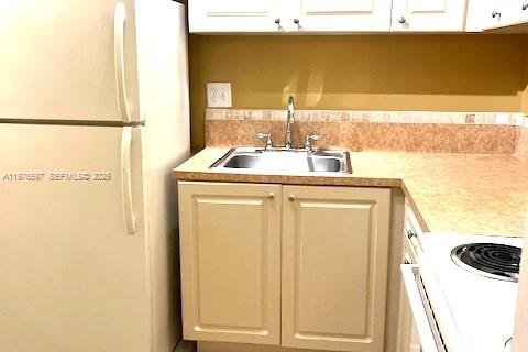 Купить кондоминиум в Майами, Флорида 1 спальня, 70.61м2, № 2050991 - фото 6