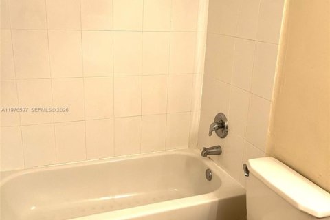 Купить кондоминиум в Майами, Флорида 1 спальня, 70.61м2, № 2050991 - фото 8