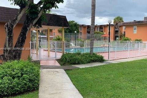 Купить кондоминиум в Майами, Флорида 1 спальня, 70.61м2, № 2050991 - фото 13