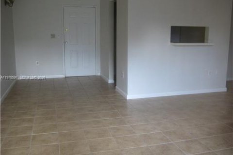 Купить кондоминиум в Майами, Флорида 1 спальня, 70.61м2, № 2050991 - фото 2