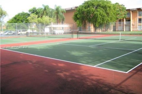 Купить кондоминиум в Майами, Флорида 1 спальня, 70.61м2, № 2050991 - фото 15