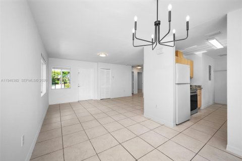 Immobilier commercial à vendre à Miami, Floride № 2002755 - photo 9