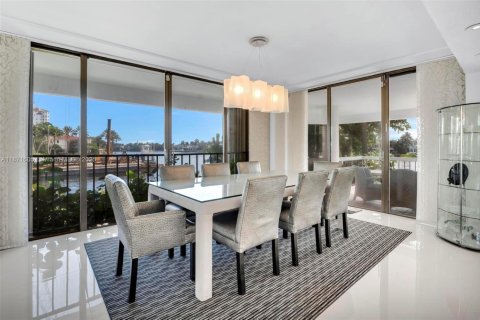 Townhouse in Aventura, Florida 2 bedrooms, 237.83 sq.m. № 1925504 - photo 17