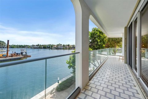 Townhouse in Aventura, Florida 2 bedrooms, 237.83 sq.m. № 1925504 - photo 19