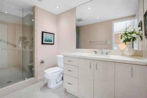 Townhouse in Aventura, Florida 2 bedrooms, 237.83 sq.m. № 1925504 - photo 22