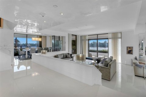 Townhouse in Aventura, Florida 2 bedrooms, 237.83 sq.m. № 1925504 - photo 4