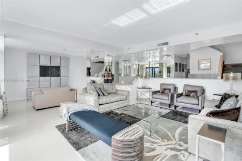 Townhouse in Aventura, Florida 2 bedrooms, 237.83 sq.m. № 1925504 - photo 5
