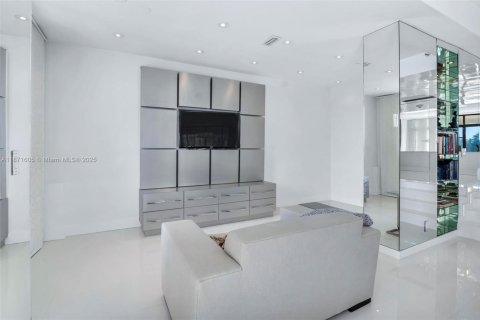 Townhouse in Aventura, Florida 2 bedrooms, 237.83 sq.m. № 1925504 - photo 8