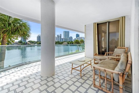 Townhouse in Aventura, Florida 2 bedrooms, 237.83 sq.m. № 1925504 - photo 26