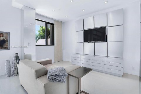 Townhouse in Aventura, Florida 2 bedrooms, 237.83 sq.m. № 1925504 - photo 7