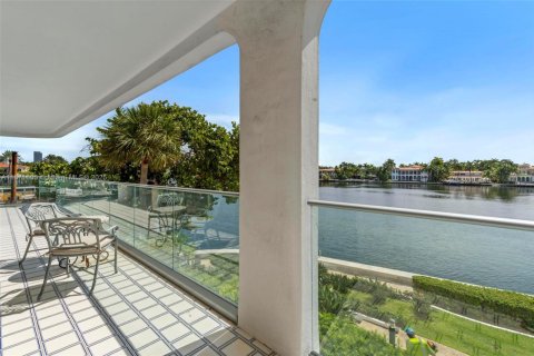Townhouse in Aventura, Florida 2 bedrooms, 237.83 sq.m. № 1925504 - photo 25