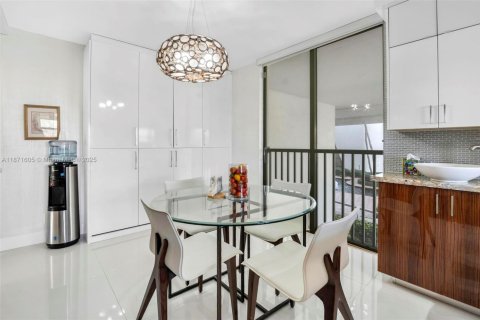 Townhouse in Aventura, Florida 2 bedrooms, 237.83 sq.m. № 1925504 - photo 14
