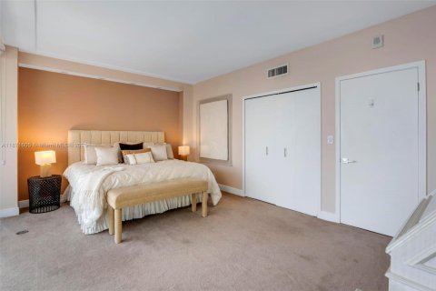 Townhouse in Aventura, Florida 2 bedrooms, 237.83 sq.m. № 1925504 - photo 21