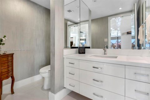 Townhouse in Aventura, Florida 2 bedrooms, 237.83 sq.m. № 1925504 - photo 23