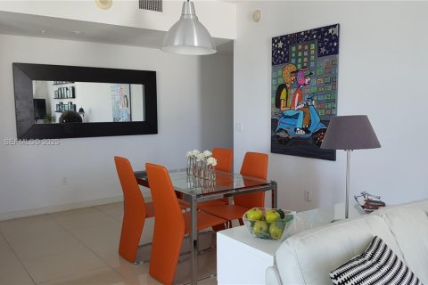 Copropriété à louer à Miami, Floride: 2 chambres, 120.77 m2 № 1982318 - photo 1