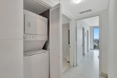Copropriété à louer à Miami, Floride: 2 chambres, 120.77 m2 № 1982318 - photo 5