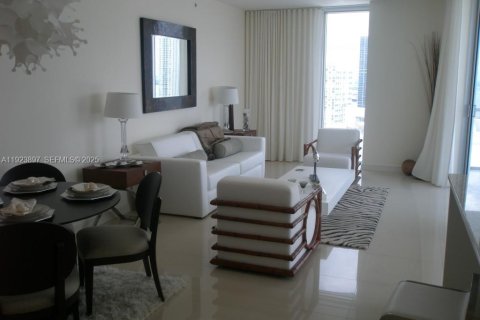 Copropriété à louer à Miami, Floride: 2 chambres, 120.77 m2 № 1982318 - photo 2