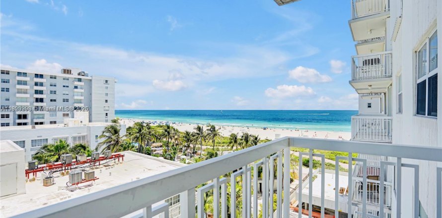 Condo in Miami Beach, Florida, 1 bedroom  № 2037093